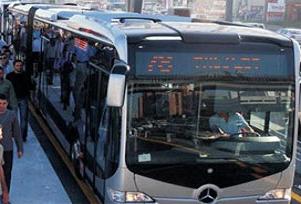 Metrobüsün çarptığı adam öldü