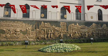 Her şey var, Anıtkabir yok