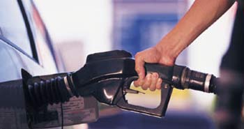 Benzine büyük zam