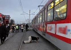 Tramvay öğrenciyi biçti: 2 ölü