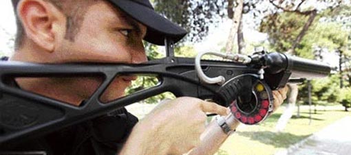 İstanbul polisi olaylarda artık cop ve biber gazının yanında Amerikan malı FN303 model plastik mermi atar tüfekleri de kullanacak