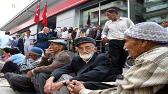CHP KURULTAYI GÖRKEMLİ BAŞLADI....