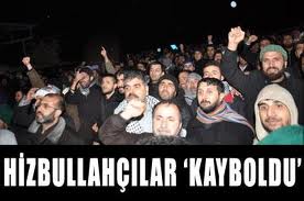 AKP İl Binası önünde gösteri yaptılar.