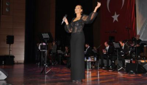 Hülya Avşar, Şişlili öğretmenler için söyledi