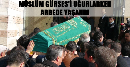 Müslüm Gürses'i uğurlarken arbede yaşandı