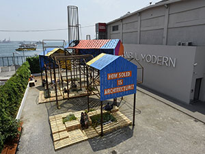 İstanbul Modern’in bahçesinde  ‘‘Katı Olan Her Şey’’