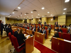 Mecliste yardım gerginliği