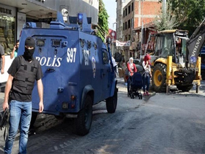 Okmeydanı'nda İş Makinesi Yakıldı