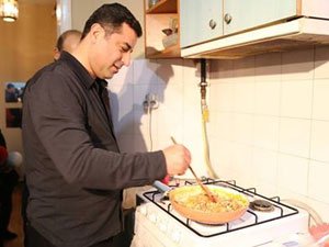 Selahattin Demirtaş Şişli'de öğrenci evini ziyaret etti