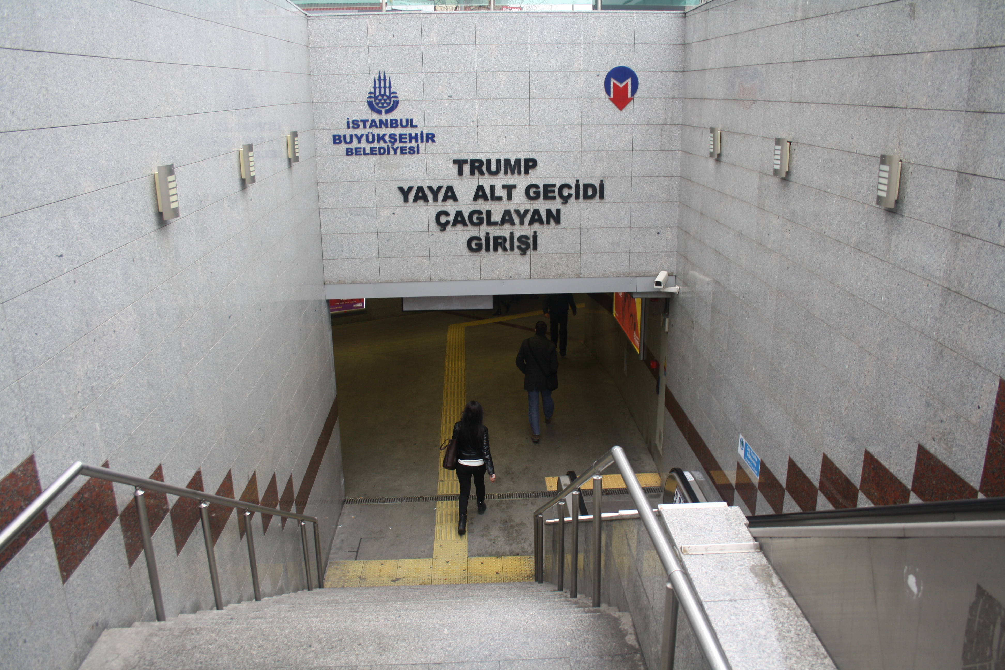 Trump ismi tabelalardan siliniyor