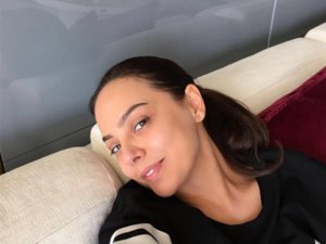 O Ses Türkiye Jürisi Ebru Gündeş Makyajsız Halini Paylaştı! İşte Ebru Gündeş'in en doğal hali..